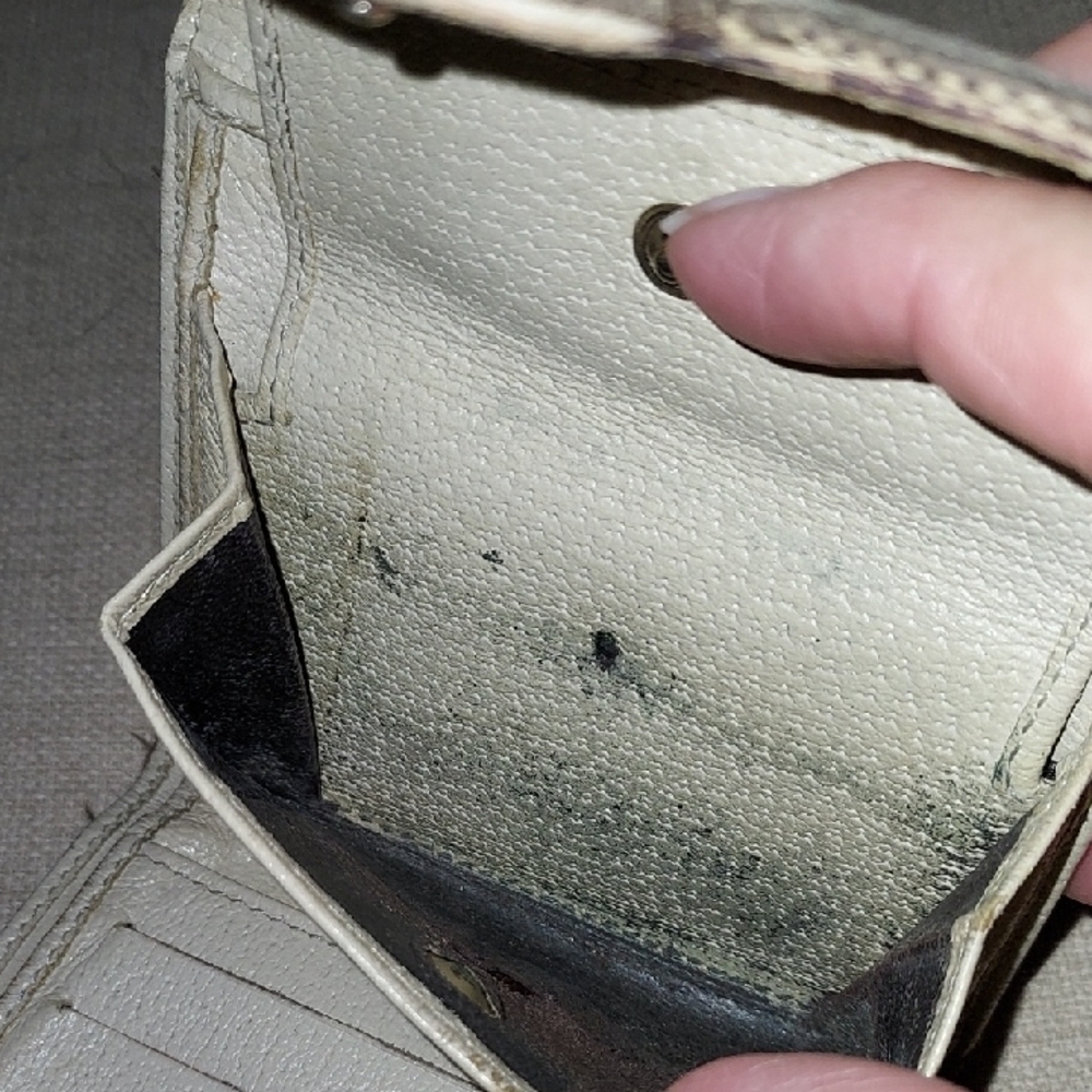Gucci Monogram Wallet - Picture 4 of 7